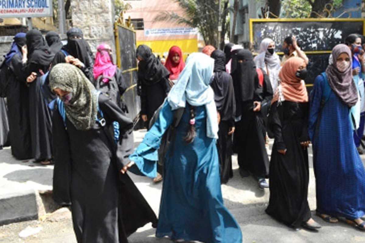 परीक्षा के दौरान हिजाब पहनने की अनुमति नहीं : कर्नाटक शिक्षा मंत्री